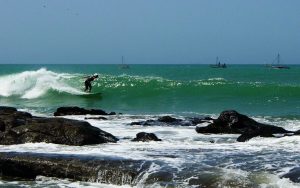 Surfear en Perú: Playa Cabo Blanco