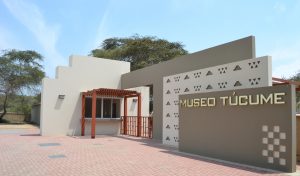 Túcume: Frontis del Museo de Sitio