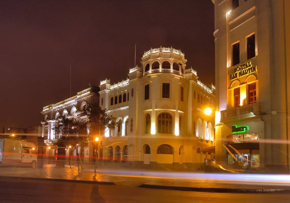 Teatro Colón - Plaza San Martín en Lima