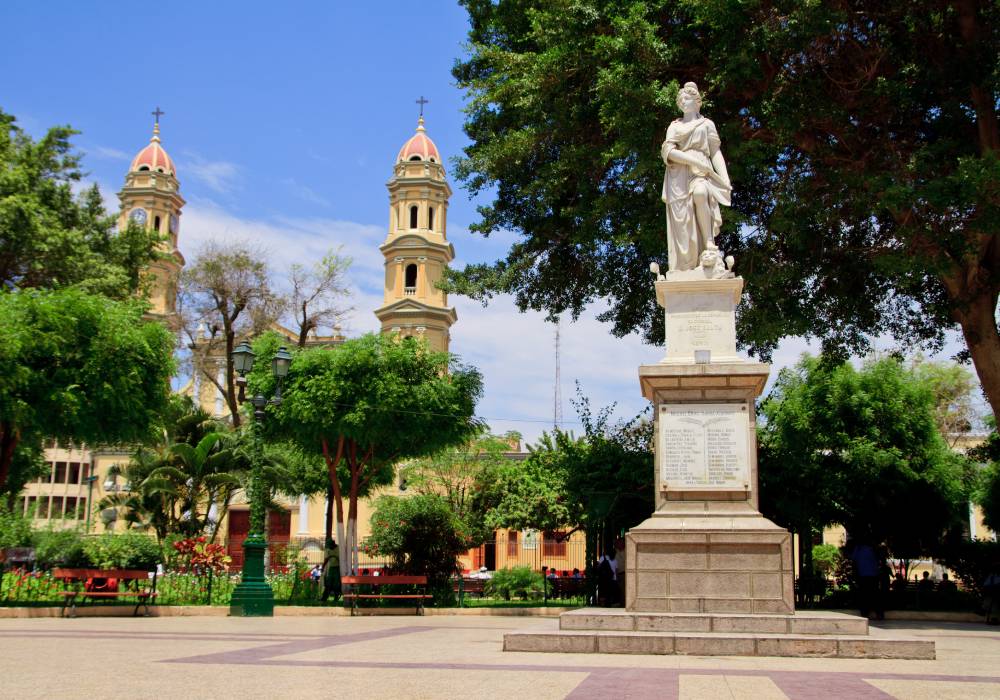 Plaza de armas de Piura - Compra pasajes en bus