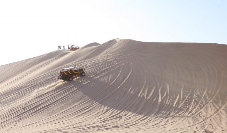 Bus a Ica: aventura en el oasis de la Huacachina