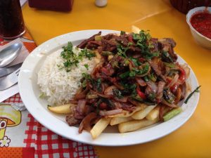 Lomo saltado, comida peruana