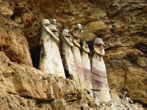 Kuélap: Sarcófagos de Karajía
