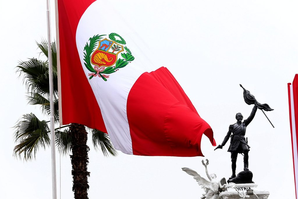 Día De La Bandera Del Perú: ¿recuerdas Cuales Fueron Sus 3 Diseños ...