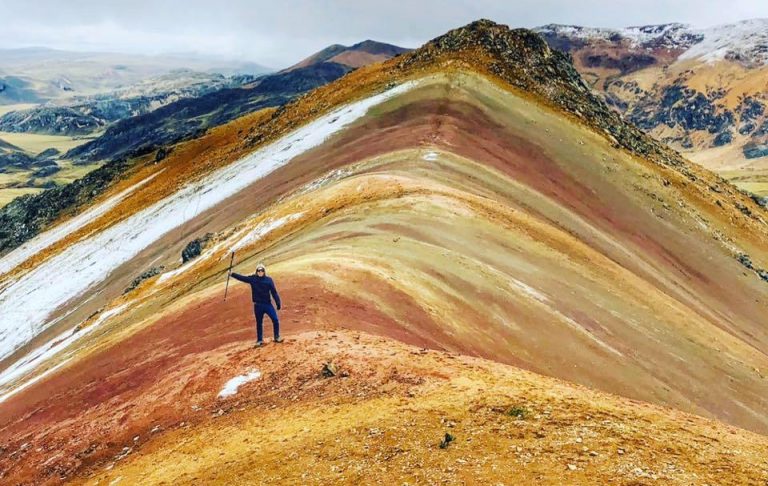 montaña arcoiris yuracochas