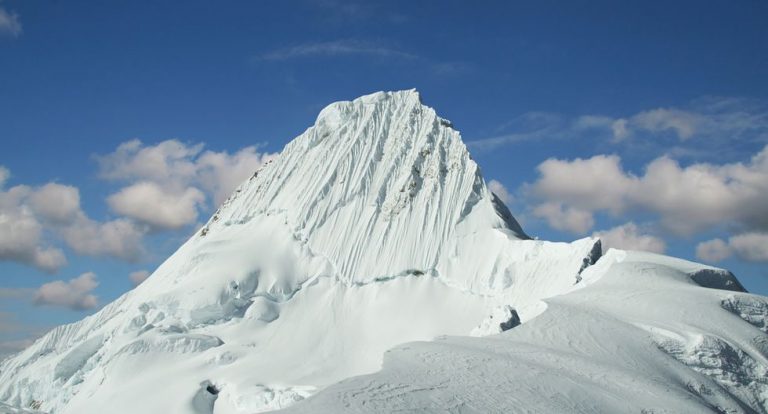 Alpamayo: contempla la pirámide de hielo más bella de la Cordillera Blanca