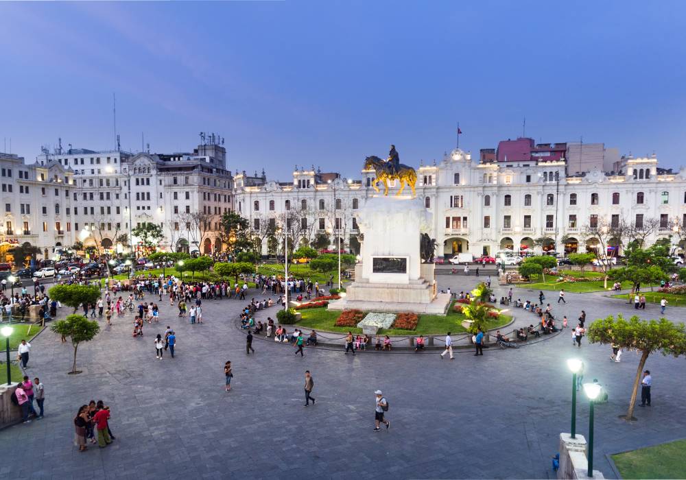 Plaza San Martín - Pasajes baratos de bus a Lima